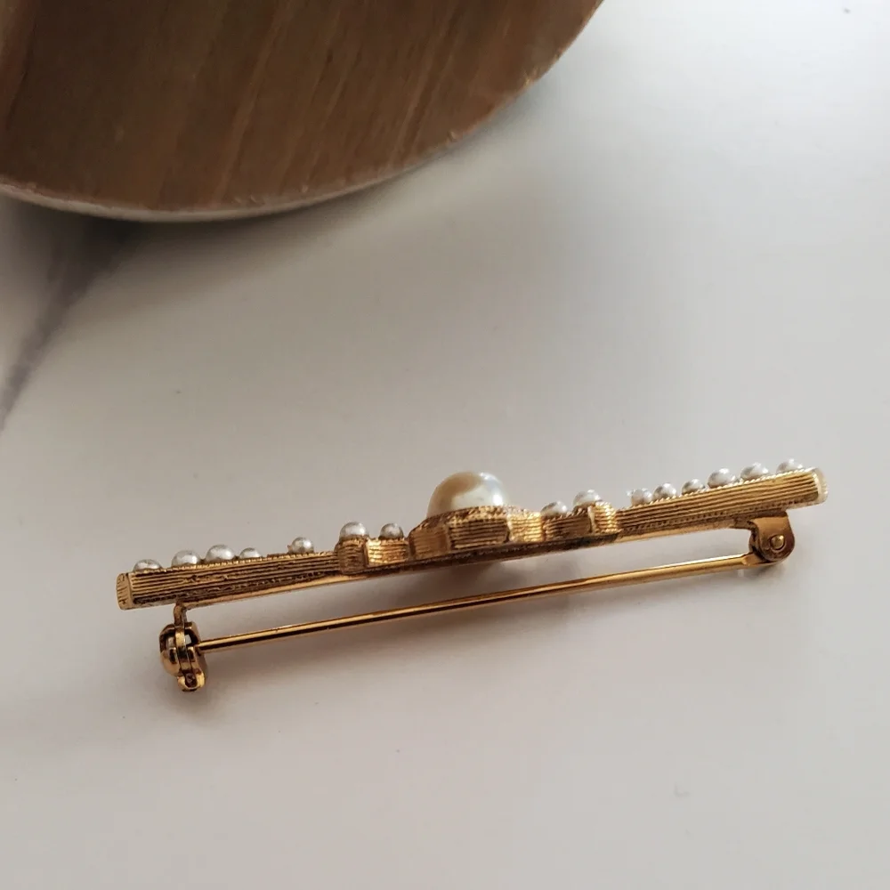 Vintage Faux Pearl Bar Brooch